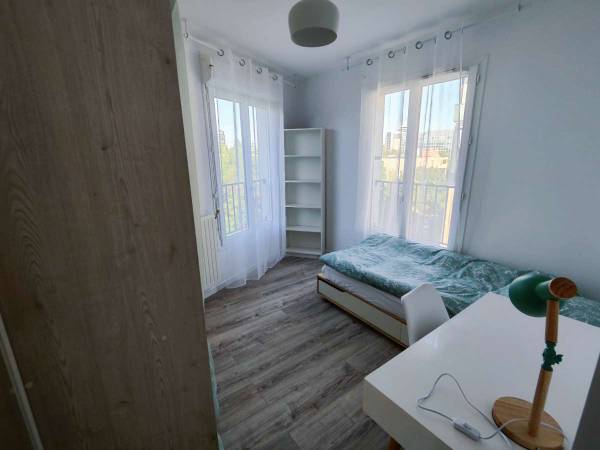 Colocation / Appartement 5 pièces de 79 m², Cergy, Avenue du Ponceau / Photo 2