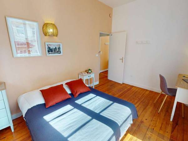 Colocation / Appartement 7 pièces de 168 m², Bordeaux, Rue du Jardin Public / Photo 2