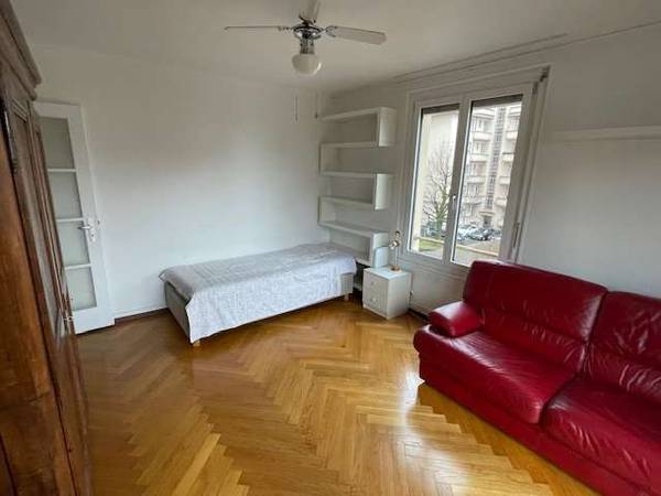 Colocation / Appartement 4 pièces de 80 m², Lausanne, Rue Belle-Fontaine / Photo 2
