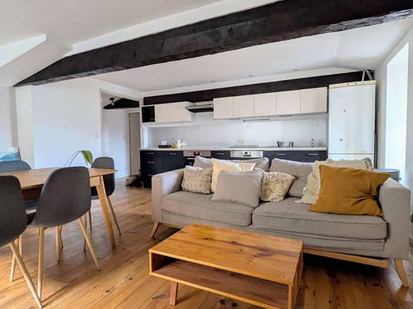 Location / Appartement 3 pièces de 72 m², Bordeaux, Rue Hugla / Photo 2