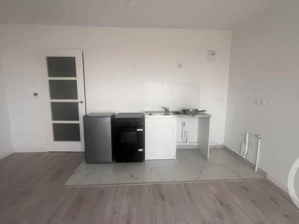 Location / Appartement 1 pièce de 29 m², Noisy-le-Sec / Photo 2