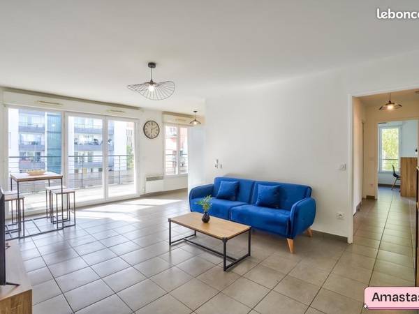 Colocation / Appartement 4 pièces de 77 m², Cergy, Rue Michel Strogoff / Photo 2