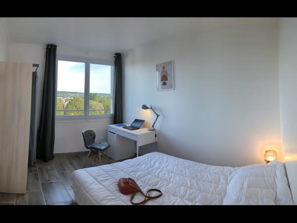 Colocation / Appartement 6 pièces de 93 m², Saint-Étienne-du-Rouvray, Rue Eugenie Cotton / Photo 2