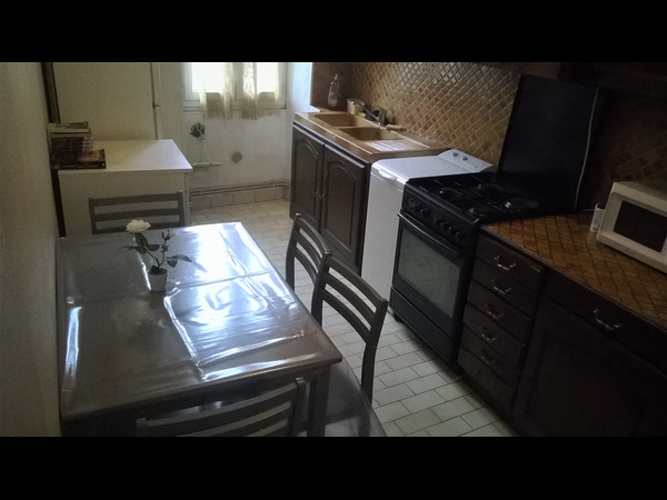 Colocation / Appartement 4 pièces de 72 m², Marseille, Rue De Crimée / Photo 2