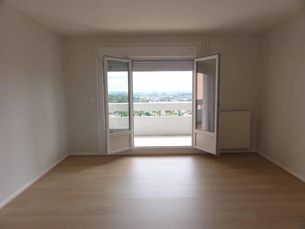 Location / Appartement 3 pièces de 68 m², Le Creusot, Rue du Docteur Rebillard / Photo 2