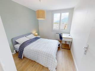 Colocation / Appartement 4 pièces de 55 m², Fontaine, Boulevard Joliot Curie