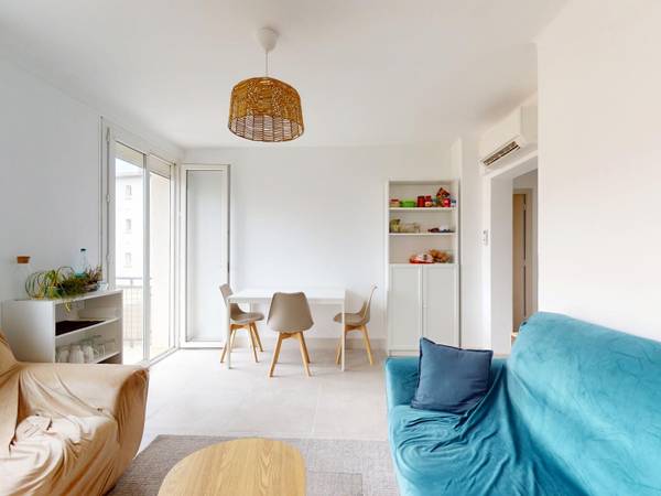 Colocation / Appartement 4 pièces de 66 m², Nîmes, Rue Josias Paut / Photo 2