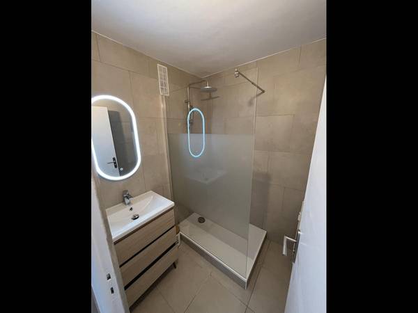 Colocation / Appartement 5 pièces de 70 m², Nîmes, Rue Ménard / Photo 2