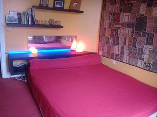 Chambre chez l'habitant / Appartement 2 pièces de 50 m², Paris, Rue Poulet