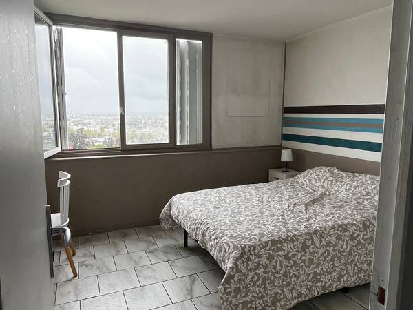 Colocation / Appartement 6 pièces de 95 m², Bron, Rue Edouard Branly / Photo 2