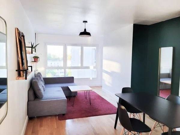 Colocation / Appartement 6 pièces de 101 m², Saint-Denis, Rue Auguste Poullain / Photo 2