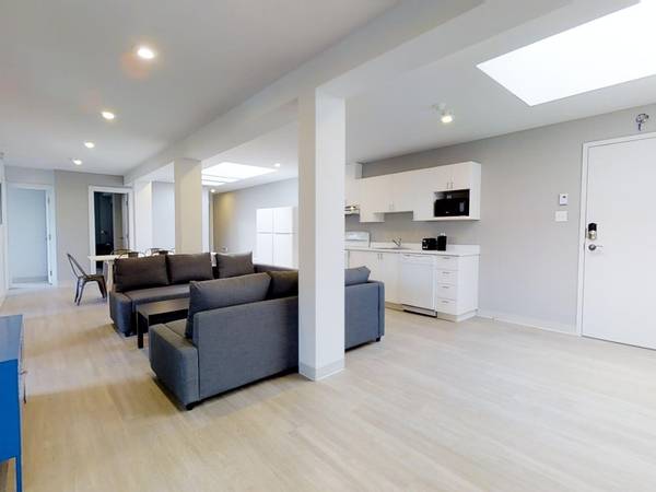 Colocation / Appartement 8 pièces de 200 m², Montréal / Photo 2