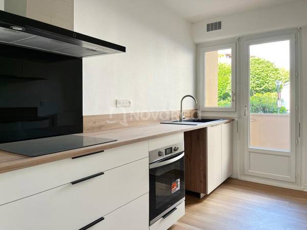 Location / Appartement 4 pièces de 87 m², Pau, Cours Camou / Photo 2