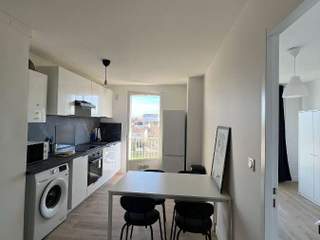 Room share / 5 rooms apartment · 68 m², Bron, Avenue Pierre Brossolette