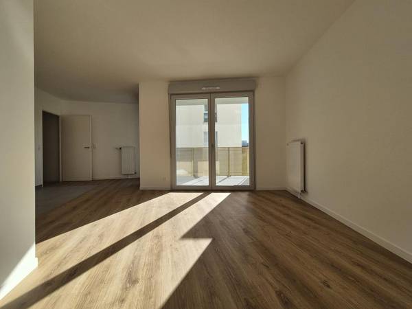 Location / Appartement 4 pièces de 78 m², Reims / Photo 2