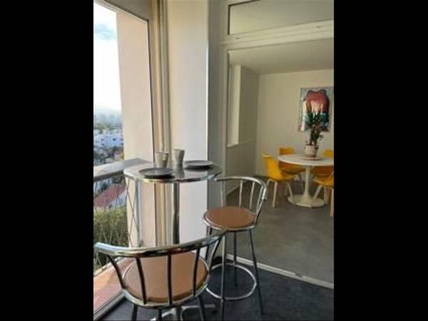 Colocation / Appartement 5 pièces de 80 m², Bron, Rue Edouard Branly / Photo 2