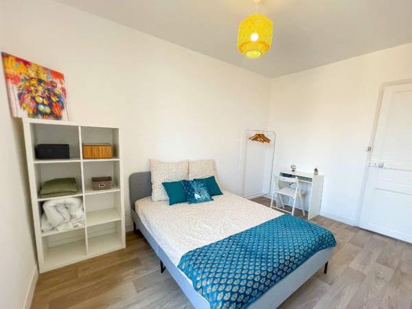 Colocation / Appartement 5 pièces de 92 m², Béziers, Rue Victor Hugo / Photo 2