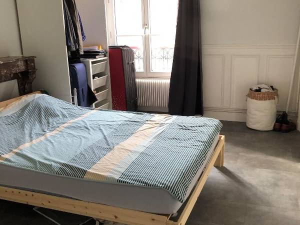 Colocation / Appartement 3 pièces de 50 m², Paris, Rue Guy Môquet / Photo 2