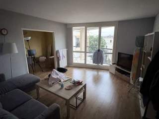Colocation / Appartement 7 pièces de 96 m², Courbevoie, Rue Pierre Brossolette