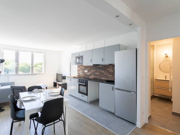 Colocation / Appartement 5 pièces de 82 m², Saint-Denis, Place de l'Ermitage / Photo 2