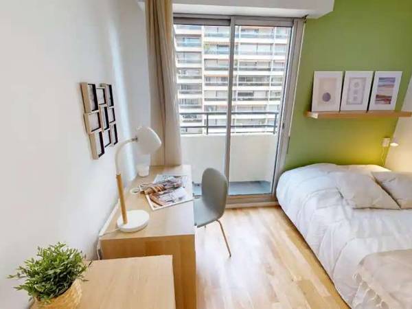 Colocation / Appartement 6 pièces de 82 m², Paris, Rue de l'Eglise / Photo 2