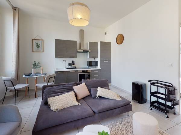 Location / Appartement 2 pièces de 33 m², Marseille, Rue Montolieu / Photo 2