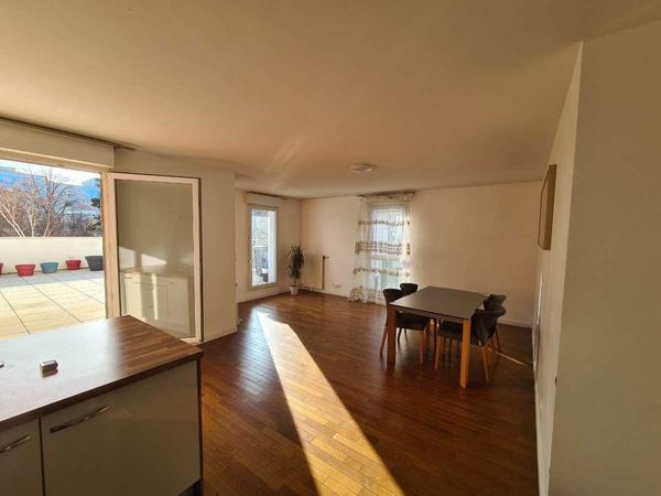 Colocation / Appartement 5 pièces de 95 m², Massy, Rue Léonard de Vinci / Photo 2