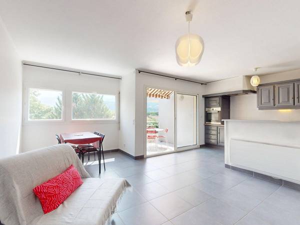 Colocation / Appartement 4 pièces de 77 m², Grenoble, Rue Paul Et Germaine Veyret / Photo 2