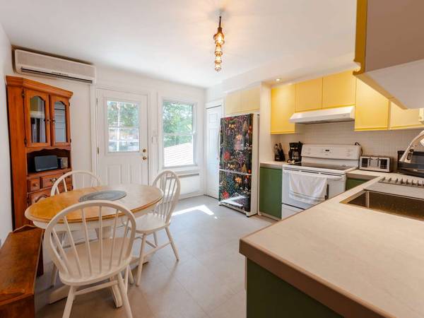 Colocation / Appartement 7 pièces de 163 m², Montréal, Avenue Louis-Hébert / Photo 2
