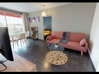 Room share / 5 rooms apartment · 77 m², Bron, Rue des Essarts