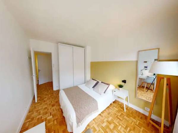 Colocation / Appartement 7 pièces de 78 m², Paris, Rue Michel-Ange / Photo 2