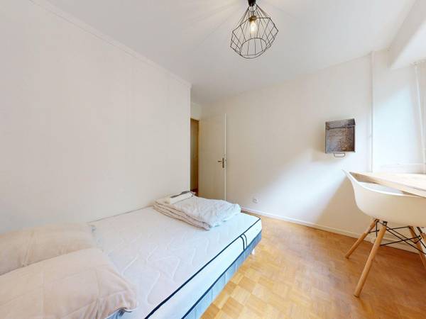 Colocation / Appartement 5 pièces de 87 m², Oullins, Boulevard de l'Europe / Photo 2