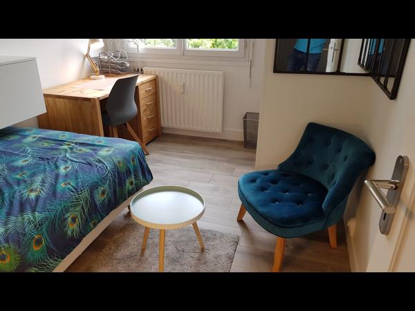 Colocation / Appartement 6 pièces de 90 m², Évry, Rue Pablo Picasso / Photo 2