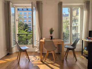 Colocation / Appartement 3 pièces de 61 m², Paris, Place Adolphe Max