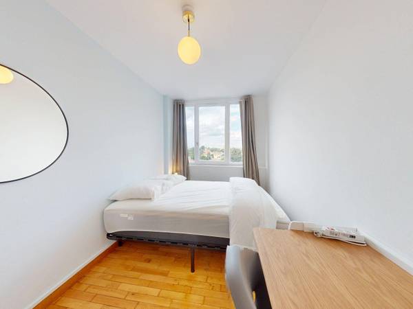 Colocation / Appartement 5 pièces de 72 m², Bron, Rue Édouard Branly / Photo 2