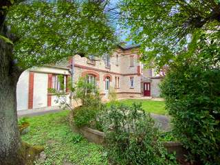 Room in a live-in landlord's home / 1 room house, Chartres