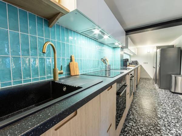 Colocation / Maison 13 pièces de 270 m², Courbevoie, Rue Eugène Caron / Photo 2