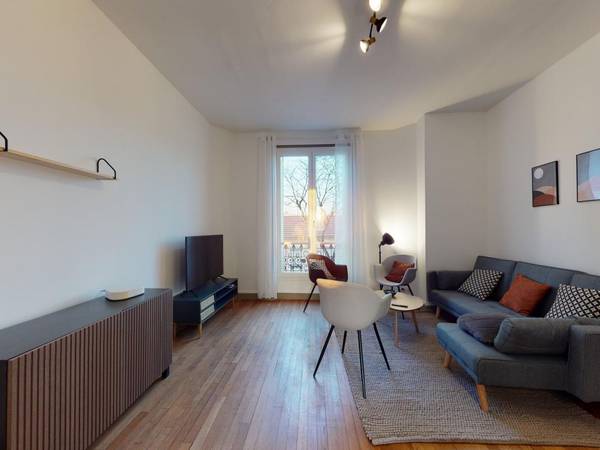 Colocation / Appartement 8 pièces de 180 m², Vitry-sur-Seine, 7 Avenue de la République, / Photo 2