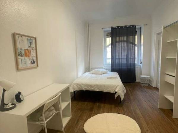 Colocation / Appartement 5 pièces de 125 m², Strasbourg, Rue de la Broque / Photo 2