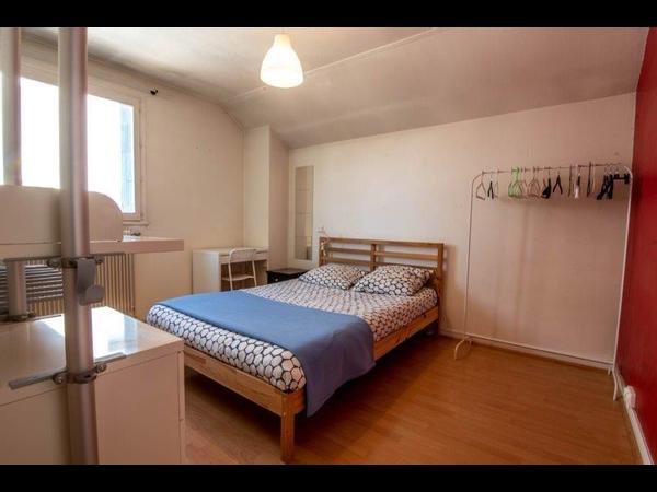 Colocation / Maison 6 pièces de 95 m², Fontaine, Rue de Saint-nizier / Photo 2