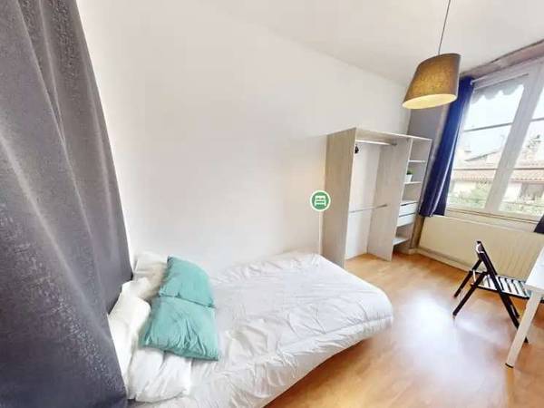 Colocation / Appartement 4 pièces de 72 m², Lyon, Rue Saint Jean / Photo 2