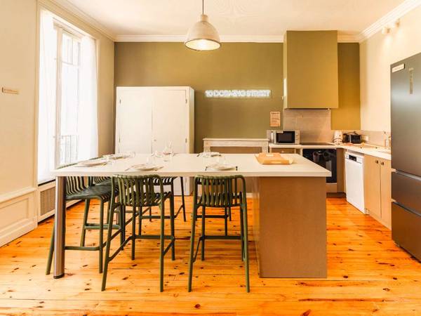 Colocation / Appartement 7 pièces de 176 m², Clermont-Ferrand, Rue Auguste Audollent / Photo 2