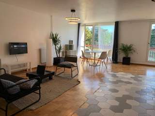 Room in a live-in landlord's home / 1 room apartment, Fontainebleau