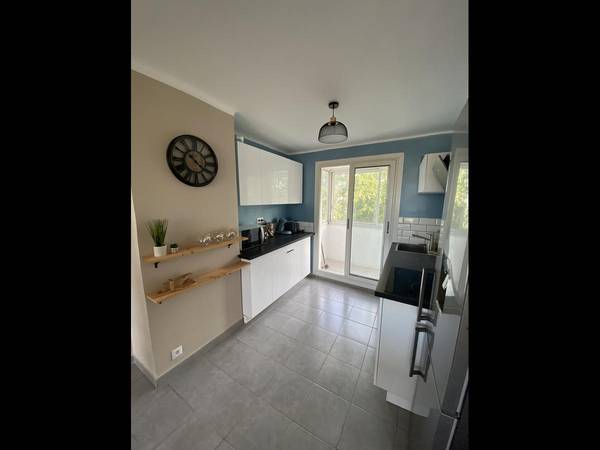 Colocation / Appartement 4 pièces de 65 m², Nîmes, Rue du Romarin / Photo 2