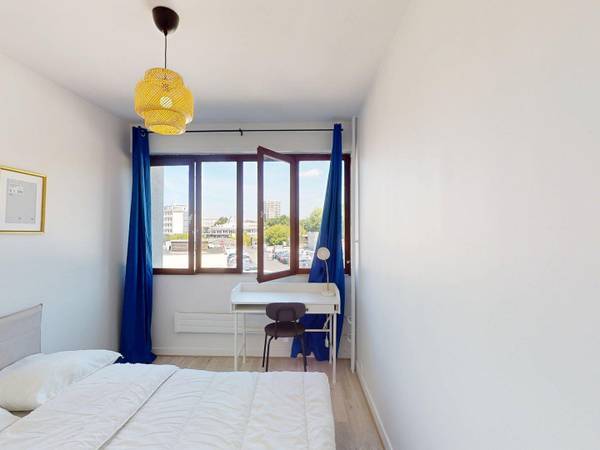 Colocation / Appartement 5 pièces de 76 m², Créteil, Allée Jean Poncelet / Photo 2