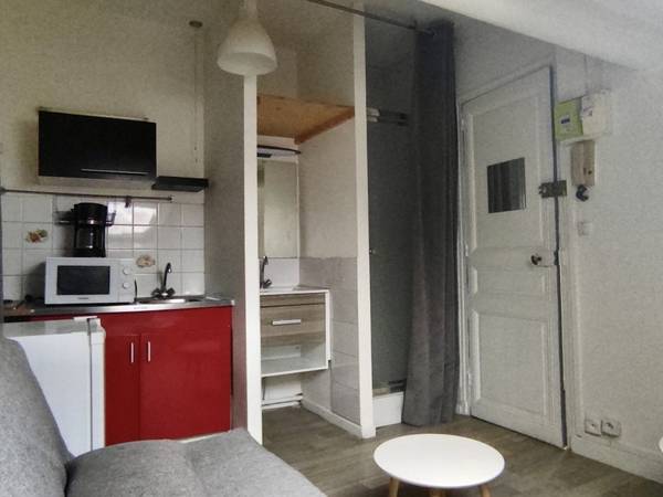 Location / Appartement 1 pièce de 11 m², Reims, Rue Pierret / Photo 2