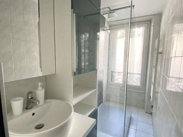 Colocation / Appartement 3 pièces de 65 m², Paris, Boulevard de Strasbourg / Photo 3