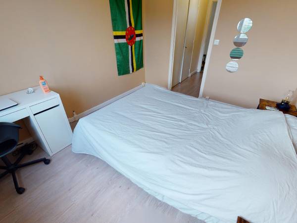 Colocation / Appartement 5 pièces de 85 m², Saint-Martin-d'Hères, Avenue de la Mogne / Photo 2