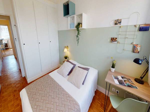 Colocation / Appartement 4 pièces de 90 m², Courbevoie, Avenue Marceau / Photo 2