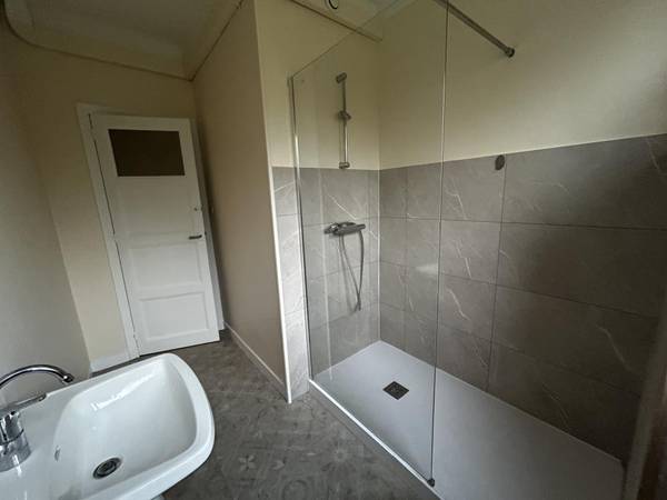 Location / Appartement 3 pièces de 65 m², Le Creusot, Rue Bayard / Photo 6